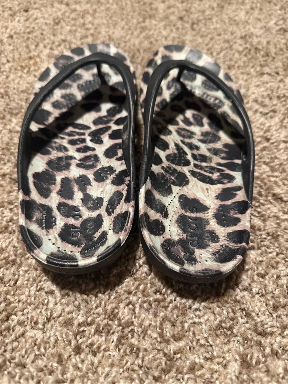 Crocs black & animal print flip-flops (W 7) - EUC! - Picture 4 of 9
